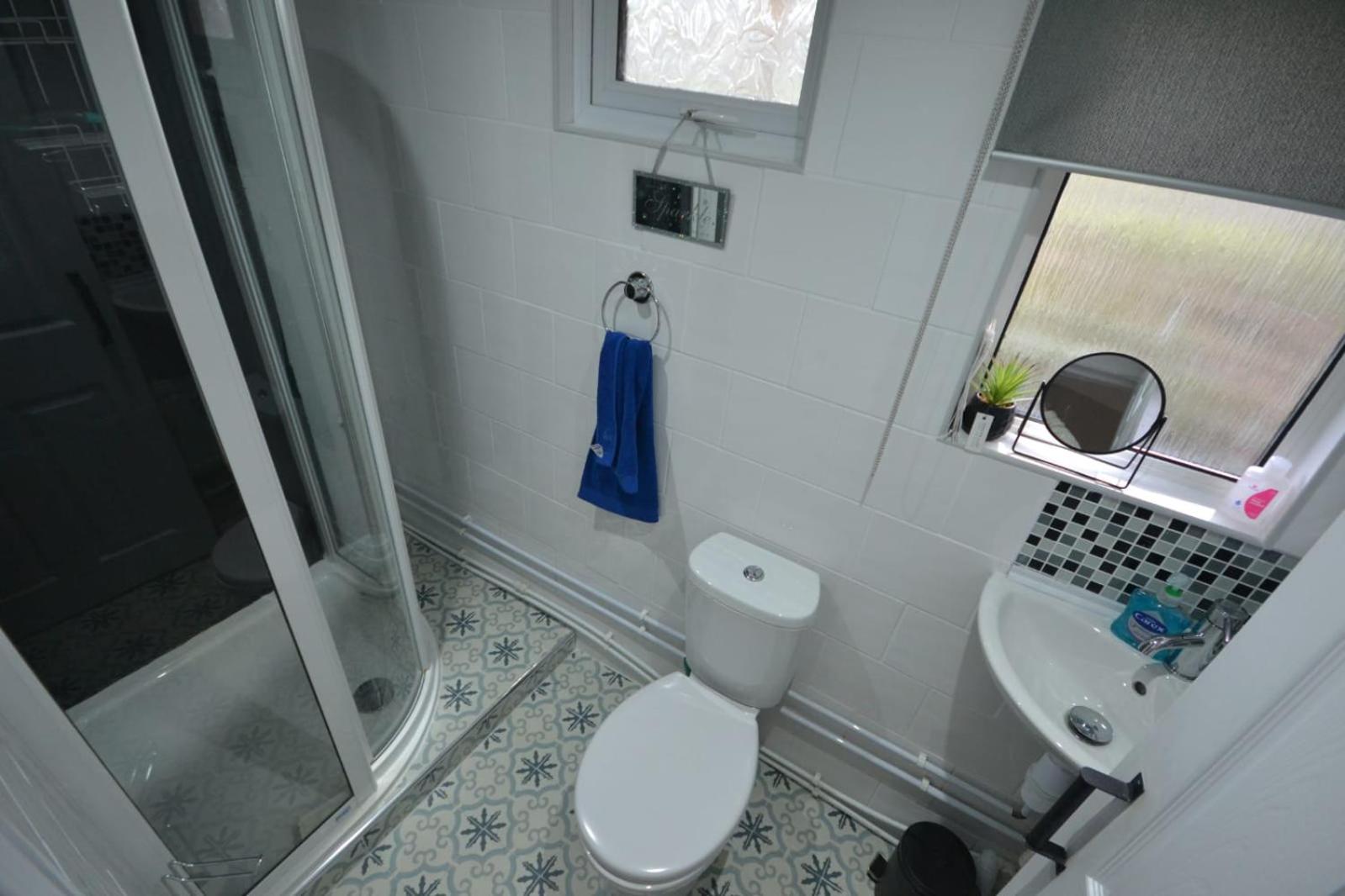 Stunning 2-Bed Cabin In Nantglyn Denbigh Buitenkant foto